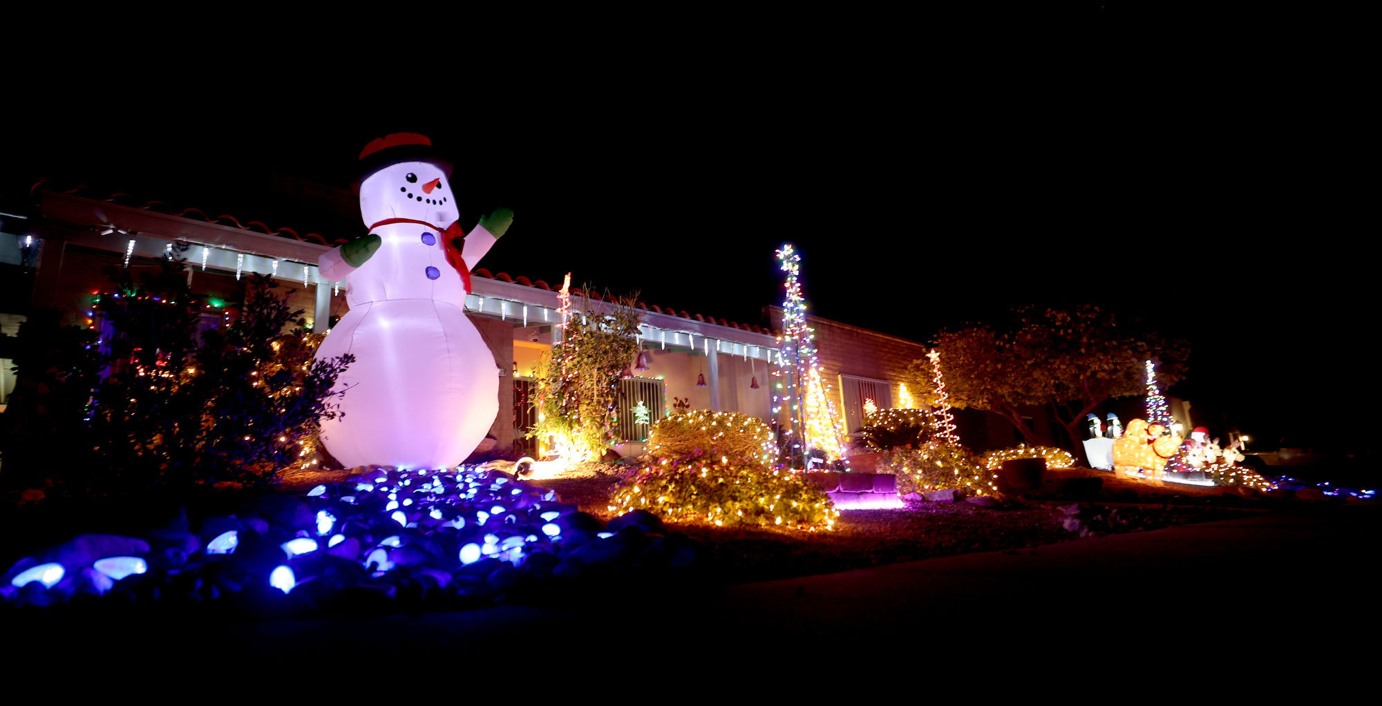 Luces de Navidad en Casas de °Õ³Ü³¦²õó²Ô (LE)